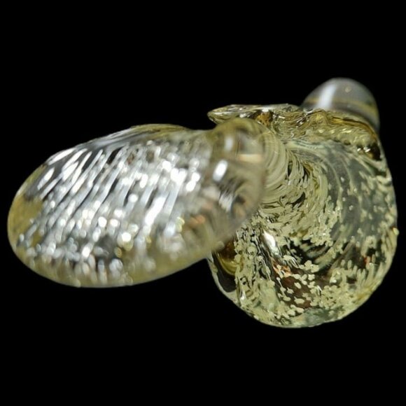 Hand Blown Vintage Glass Bird Figurine With Glow Effect Under Black Light - Picture 6 of 8